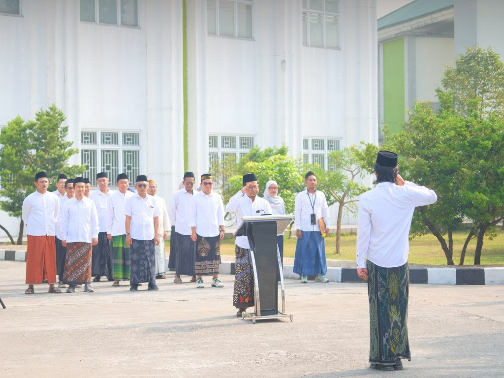Upacara Hari Santri 2026, Rektor Tekankan Pentingnya Merawat Tradisi dan Ilmu