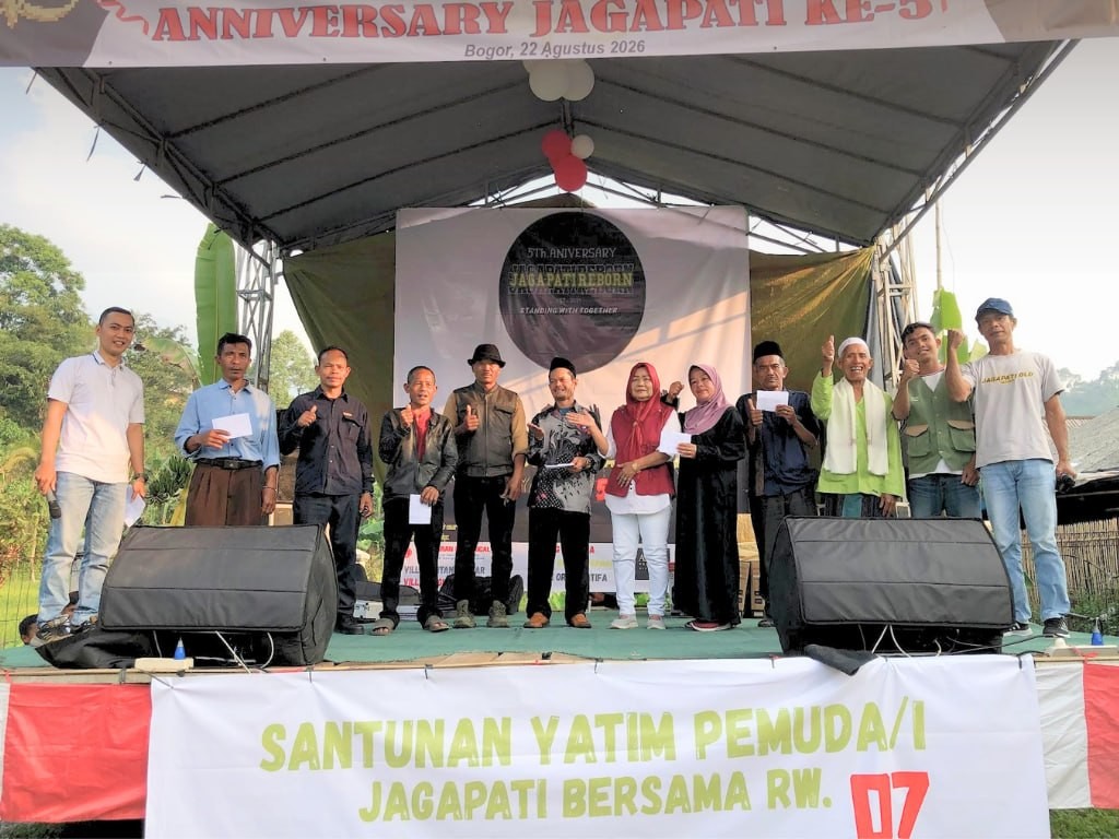 Mahasiswa KKN Unusia Terlibat dalam Santunan Yatim Piatu dan Lansia di Tapos I, Kecamatan Tenjolaya, Kabupaten Bogor
